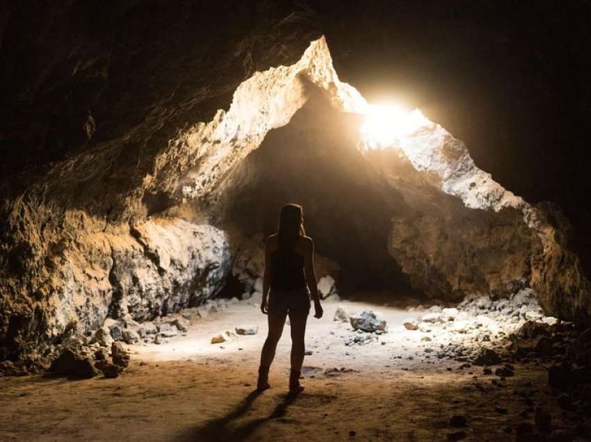 Pse disa njerëz kanë frikë nga bota e jashtme, e ashtuquajtur “sindroma e shpellës”