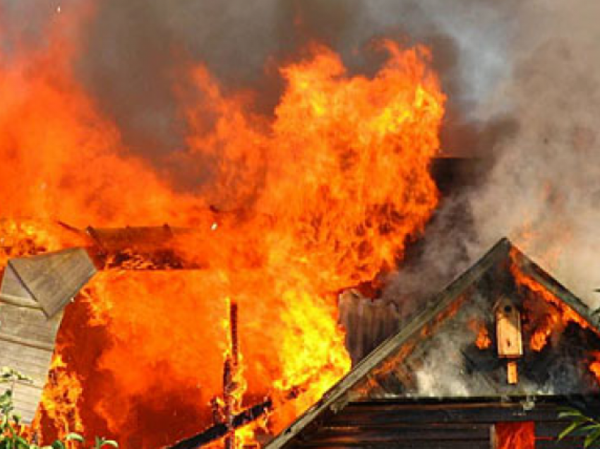 Vushtrri, përfshihet nga zjarri një shtëpi
