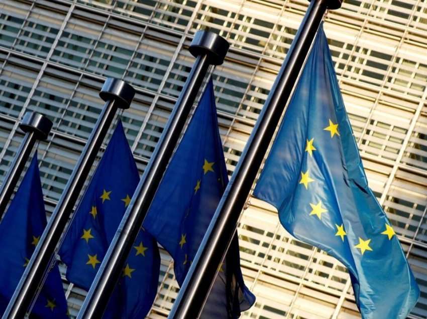 BE finalizon projektligjin për të luftuar abuzimet në internet