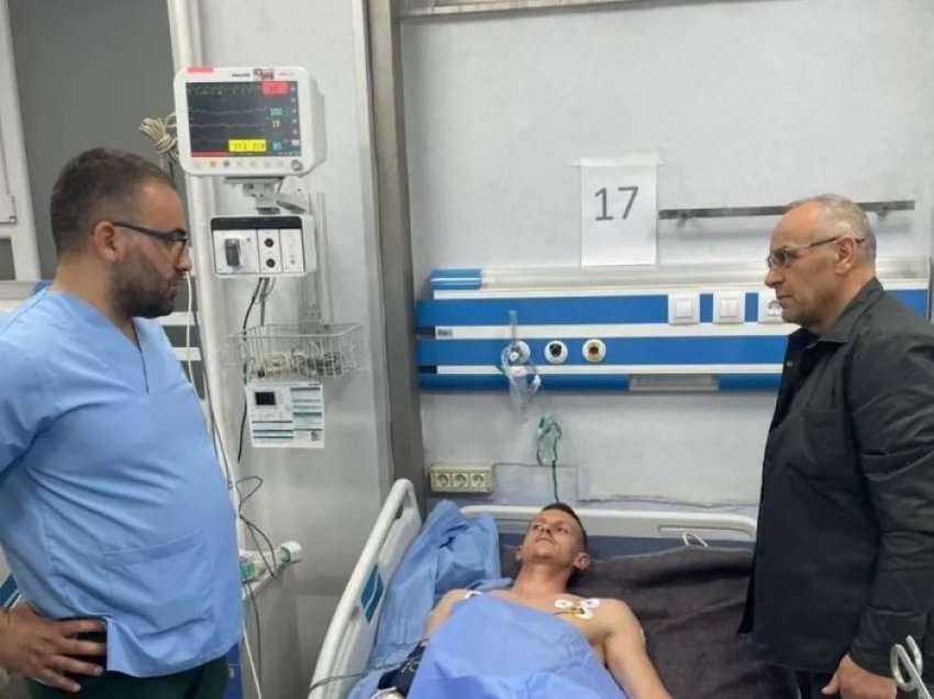 Agim Ademi viziton në spital futbollistin që pësoi arrest kardiak