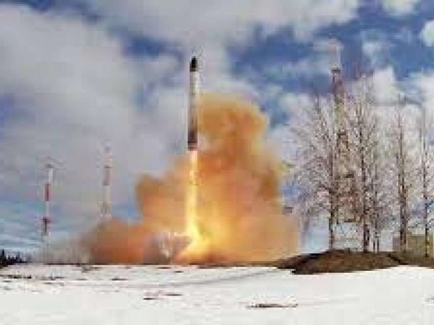 Oficeri rus paralajmëron raketë e re për të mbajtur armë të shumta hipersonike