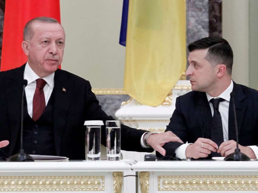 Presidenti turk i thotë Zelenskyt se evakuimi i civilëve nga Mariupoli duhet të organizohet