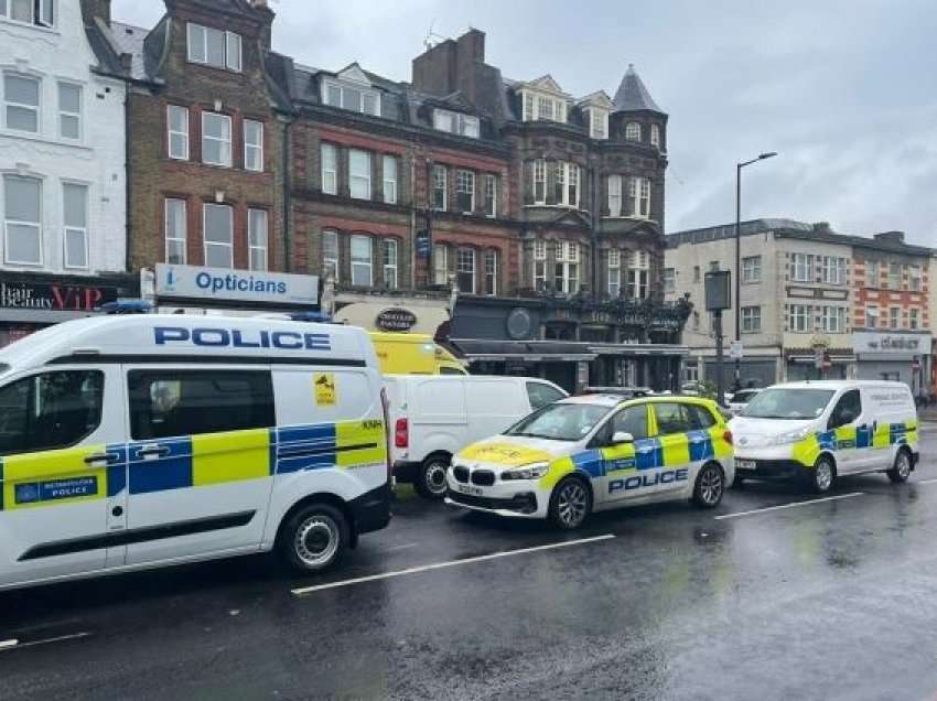 Arrestohet një burrë në Londër për vrasjen e katër personave me thikë