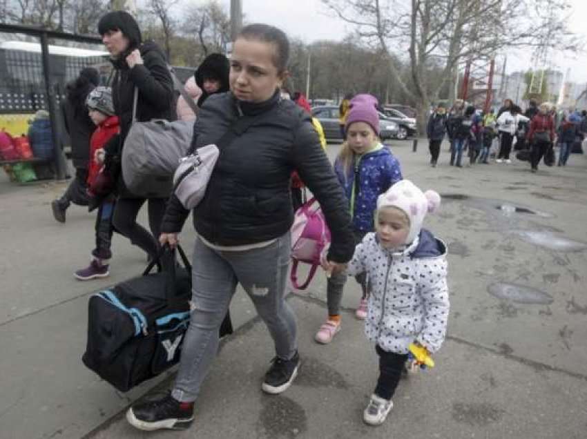 45 mijë ukrainas të tjerë u larguan nga vendi në 24 orët e fundit 