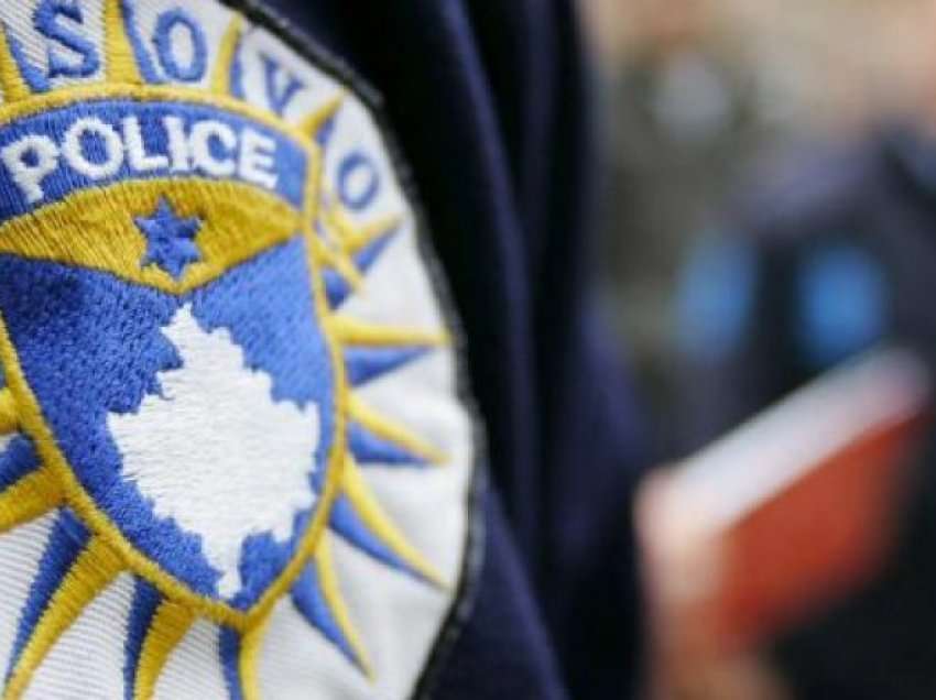 Vushtrriasi kanosi katër zyrtarë policor në krye të detyrës