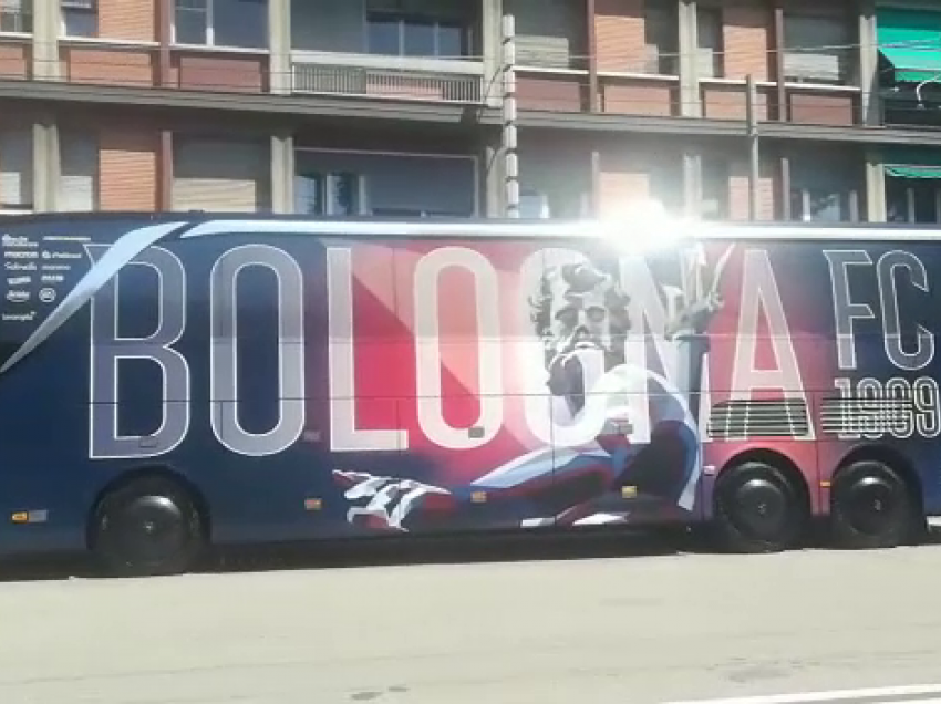 Futbollistët e Bolognës e festojnë në një vend të veçantë