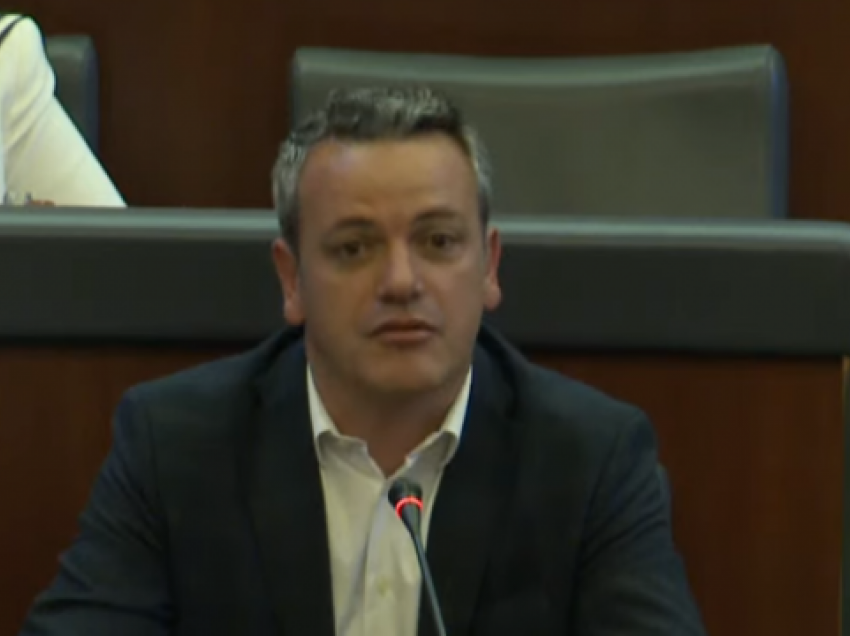 Arben Gashi e propozon Glauk Konjufcën për kryetar të komisionit hetimor parlamentar për rrymën
