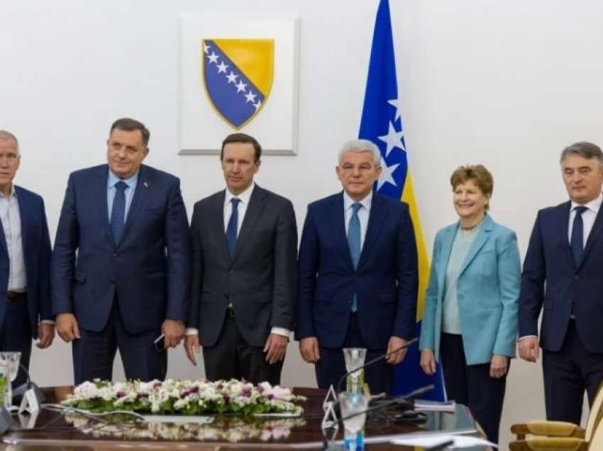 Përfaqësuesit boshnjakë e kroatë të Bosnjës përplasen gjatë takimit me senatorët amerikanë