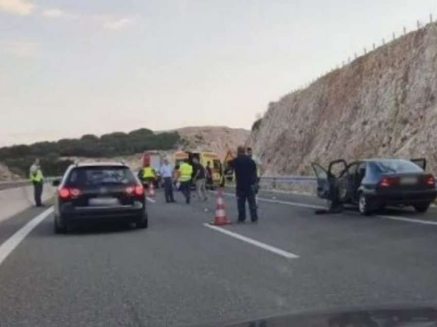 Makina i mori “zvarrë” në autostradë! Cili ishte gabimi fatal i çiftit shqiptar që humbën jetën në Greqi?