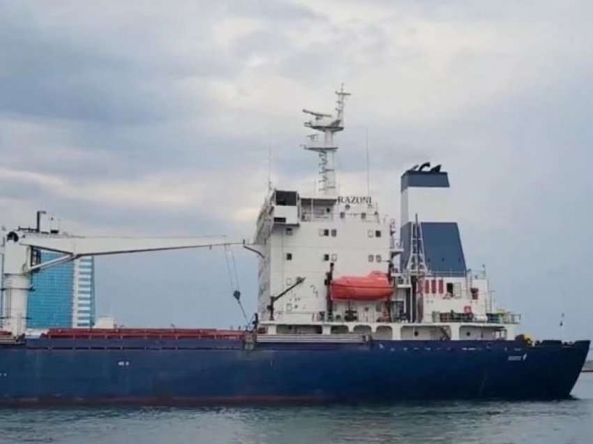 VOA/ Anija e parë me drithëra ukrainase largohet nga porti i Odesës