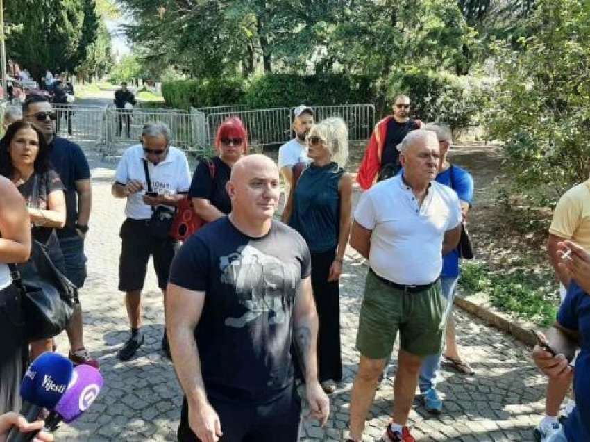 Nisin protestat për rrëzimin e Abazoviqit, partia e Gjukanoviqit paralajmëron kryeministrin shqiptar