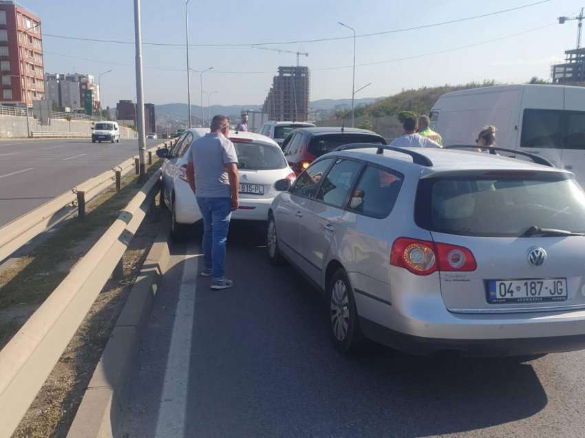 Aksident zinxhiror në Prishtinë, përfshihen katër vetura