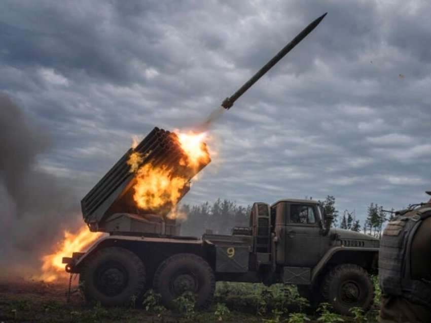 Ukraina nën presion në Lindje, ndërsa NATO paralajmëron Rusinë  