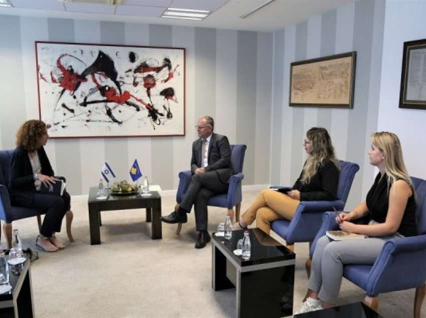 ​Bislimi takon ambasadoren Ziv, diskutojnë bashkëpunimin Kosovë-Izrael