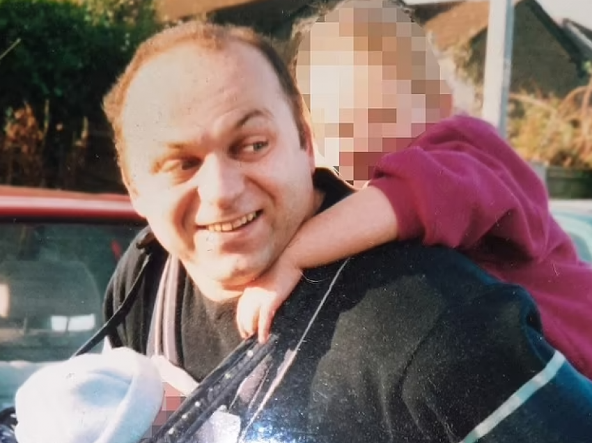 Daily Mail: Burri nga Prishtina vret veten para syve të djalit të tij, shkak borxhet në lojëra fati