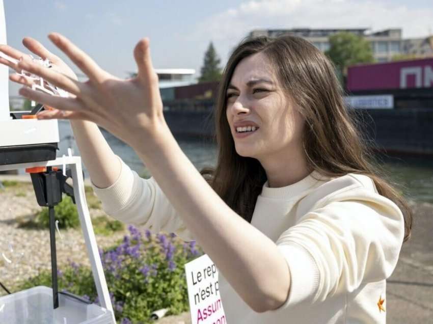 “Në vendlindje s’do ta kishte zgjedhur burrin vet”, politikanja liberale nga Kosova e ‘tollovit’ Zvicrën