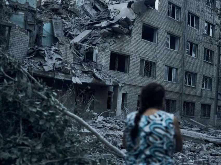Raportohet për 13 civilë të vrarë nga granatimet ruse në Ukrainë