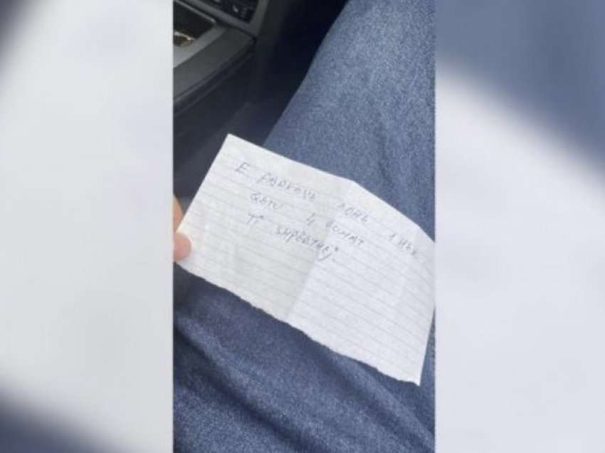 Ky është mesazhi që mori një qytetar pasi parkoi veturën ‘ku nuk duhet’