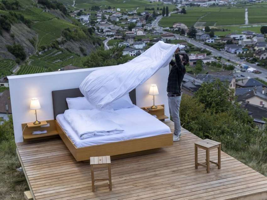 Hoteli me zero yje në Zvicër, ofron net pa gjumë për të qarë hallet e kësaj bote