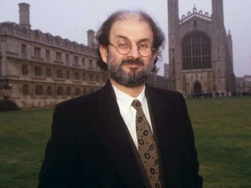 Gjithë jetën i kërcënuar me vdekje / Kush është Salman Rushdie, shkrimtari që trazoi botën me librin e tij