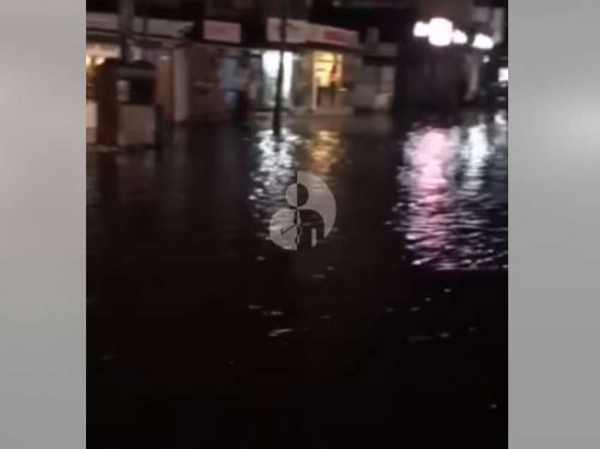 Vërshime gjatë mbrëmjes në Pejë - pamjet