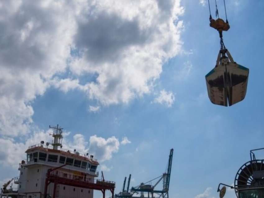 Anija e parë me grurë ukrainas niset nga porti i Detit të Zi për në Afrikë