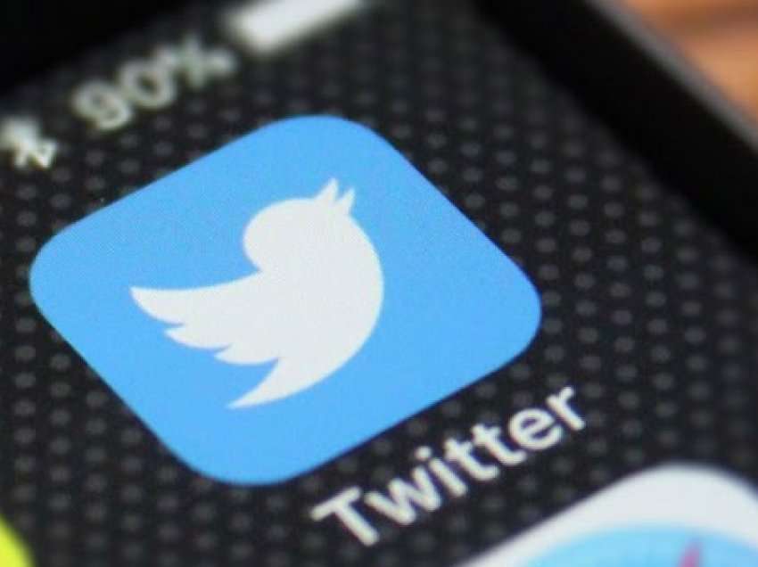 ​Twitter pezullon llogaritë e politikanëve në Serbi