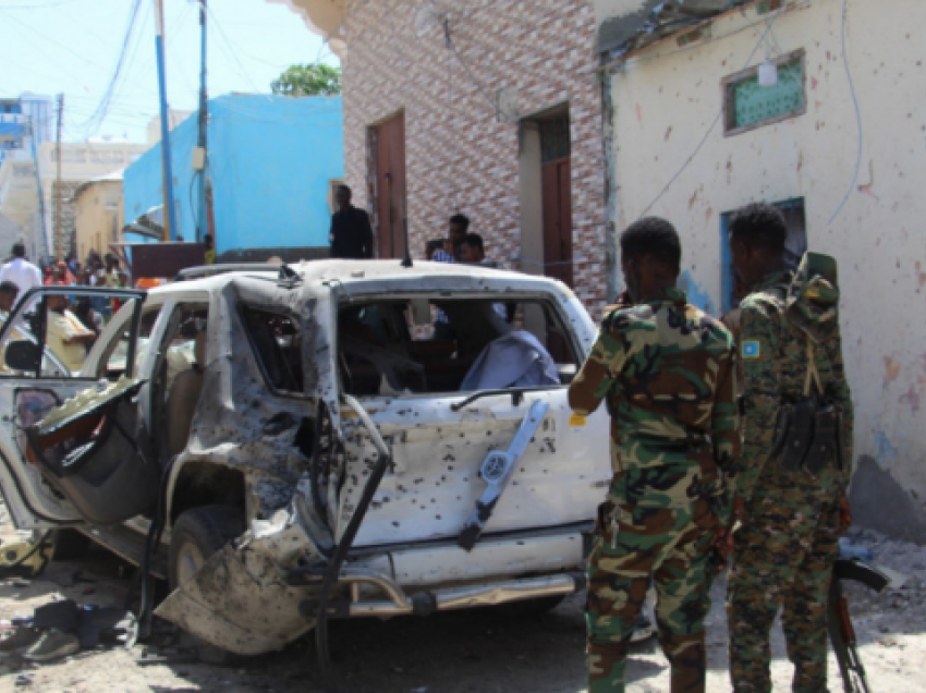 Terroristët pushtojnë një hotel në kryeqytetin e Somalisë