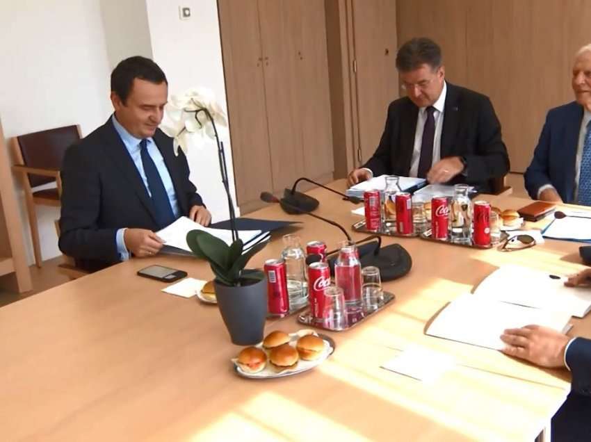 Eksperti i protokollit komenton takimin në Bruksel, ja çka thotë për “Fast Food” e “Coca-Cola” në tavolinë