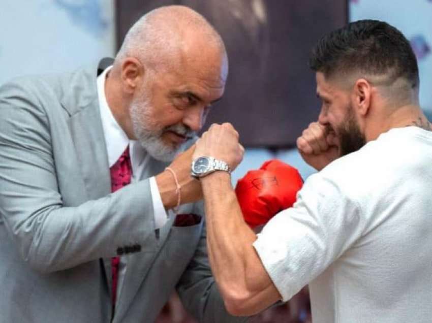 Edi Rama vesh dorëzat e boksit, përballet “kokë më kokë” me Florian Markun