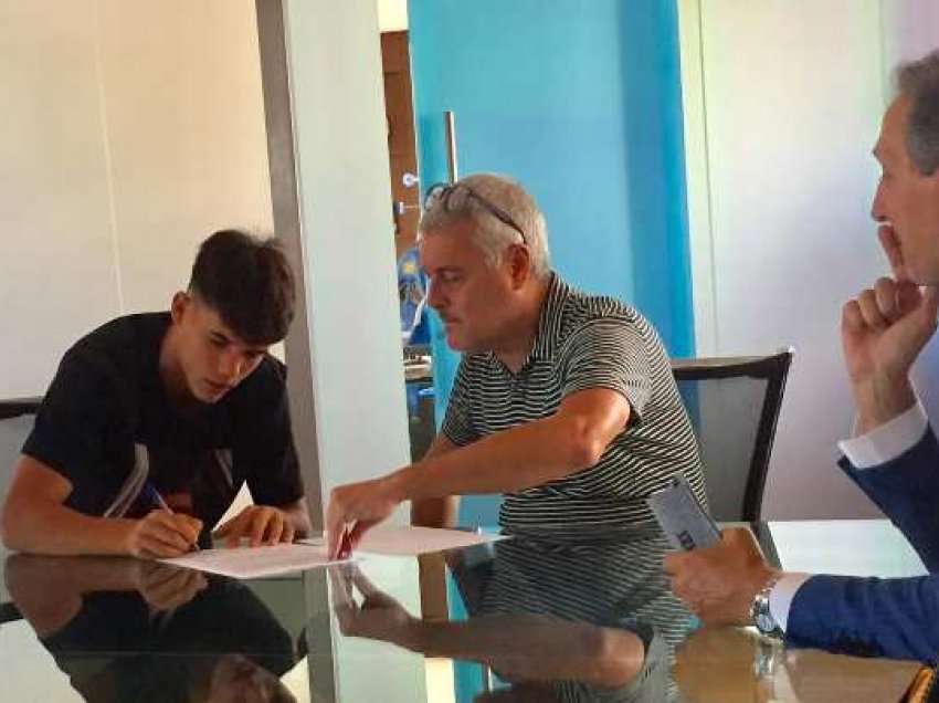 Shkupjani Çilafi nënshkruan kontratë profesionale me Sampdorian