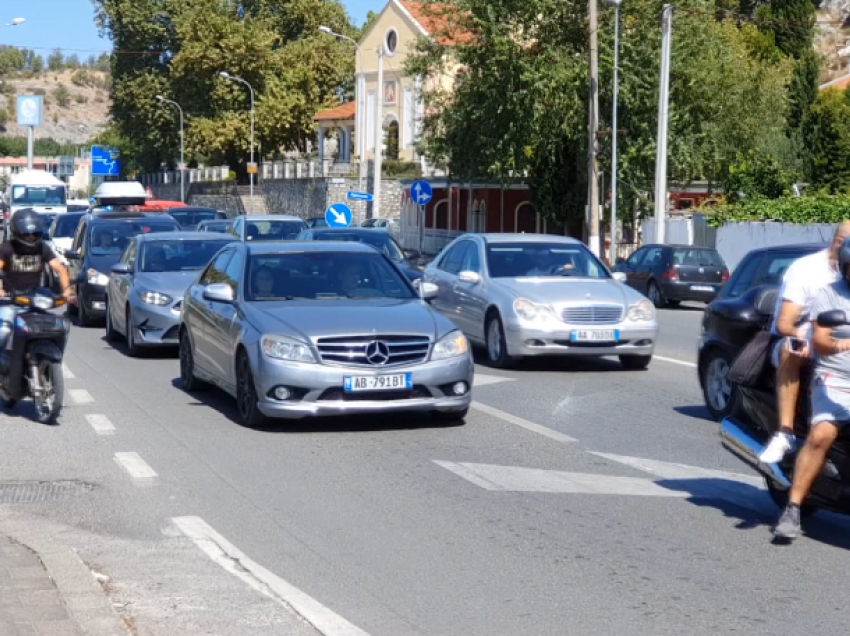 Trafiku në Shkodër/ Hyrja dhe dalja e qytetit peng i kaosit urbanistik