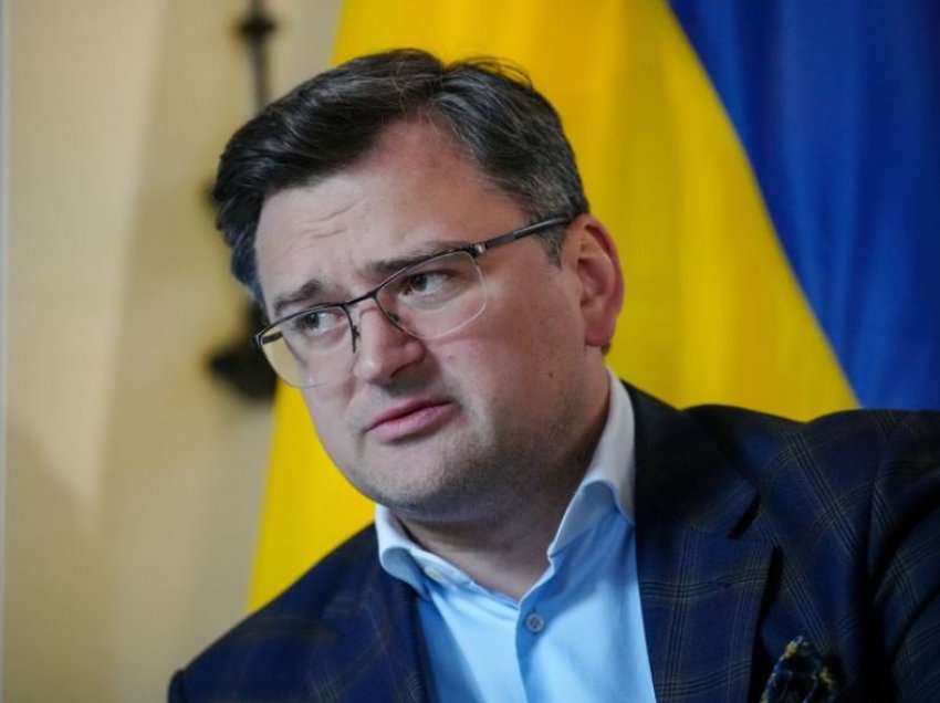 Ministri ukrainas i kërkon BE-së t’ua ndalojë hyrjen turistëve rusë