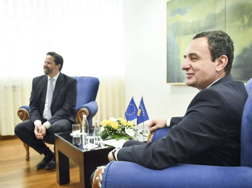 Kryeministri Kurti takohet me eurodeputetin austriak