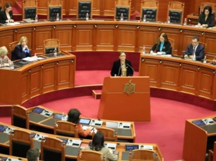 Minimumi jetik në Shqipëri, debat në parlament