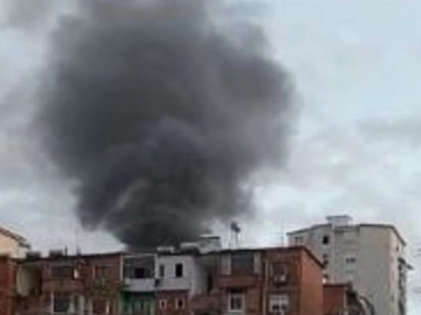 Zjarr në një pallat në Tiranë