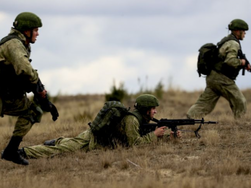 Bjellorusia lëviz trupat dhe pajisjet ushtarake, rriten tensionet përgjatë kufirit ukrainas