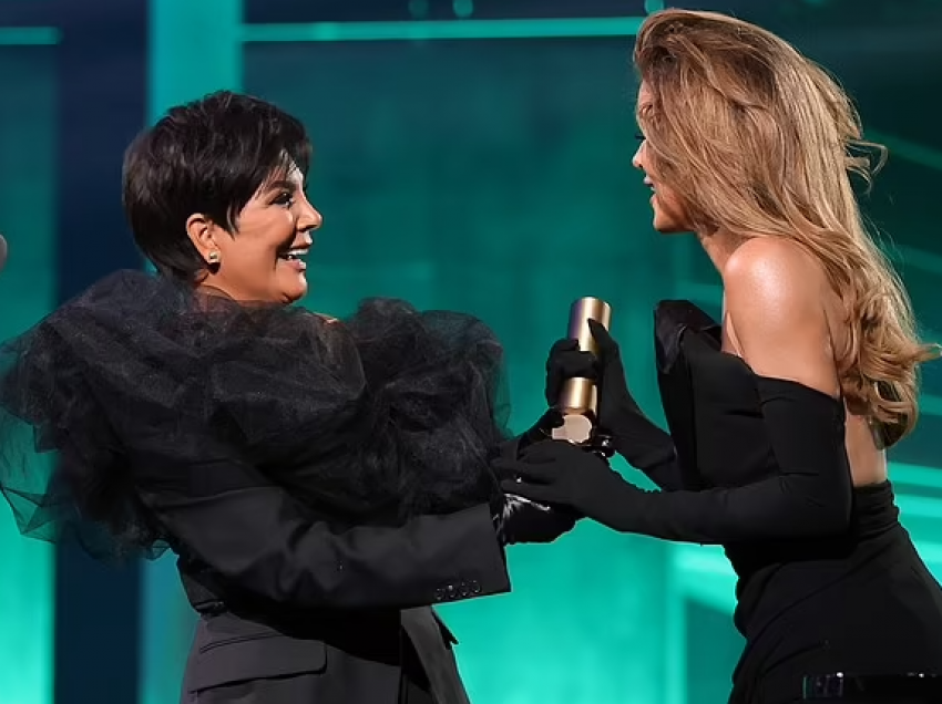 People’s Choice Awards 2022 zgjedh “The Kardashians”, reality-show më të mirë për vitin 2022
