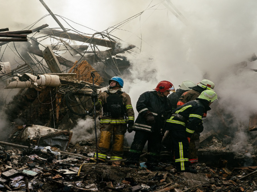 “Evakuohuni në kohë”/ Bombardime në Dontesk, një i vrarë dhe dy të plagosur