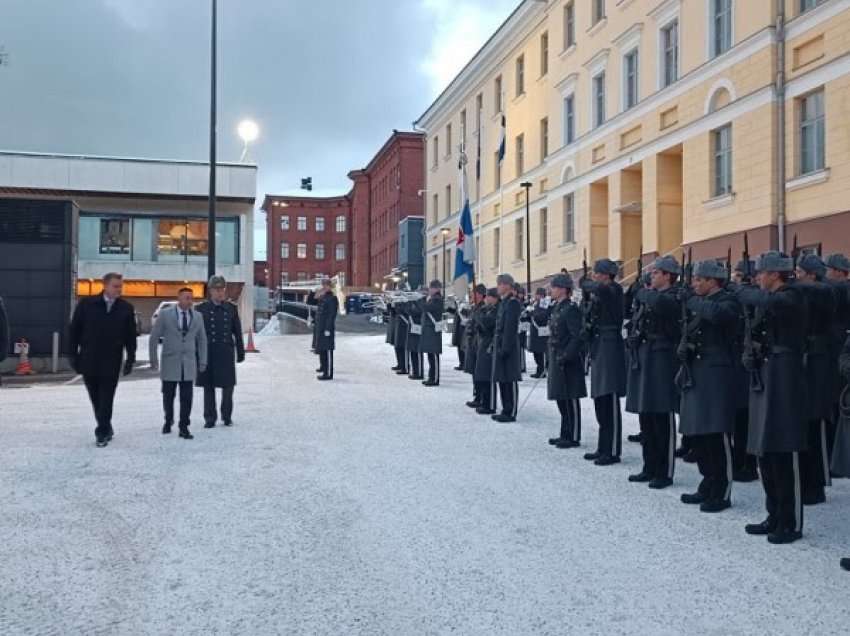 Mehaj u prit me nderime të larta ushtarake në Ministrinë e Mbrojtjes së Finlandës