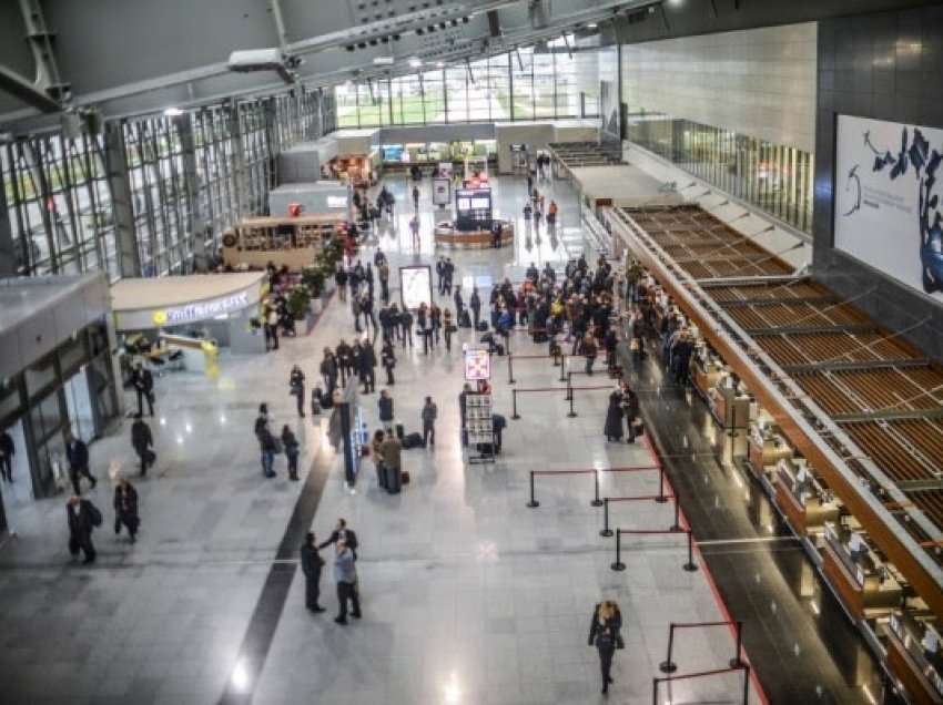 Tentoi të udhëtojë me pasaportë të një personi tjetër, u ndalua burri në aeroportin “Adem Jashari”
