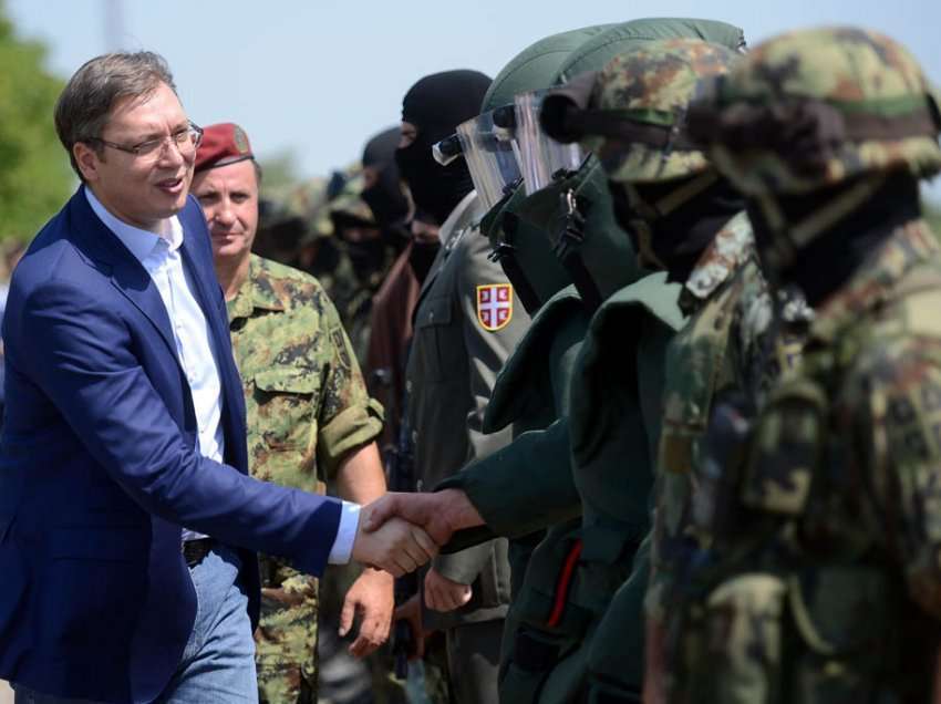 Eksperti i sigurisë: Anglia e paralajmëroi Serbinë se nëse zhvillon aktivitete ushtarake në Kosovë, 70 mijë trupa angleze do të shkonin në Beograd
