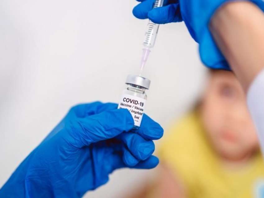 Arrijnë në Kosovë 86 mijë doza të vaksinave kundër varianteve të reja të COVID-19