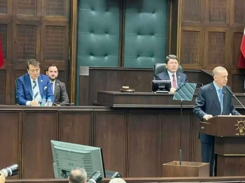 Deputeti i VV’së mysafir në Kuvendin e Turqisë ndjek fjalimin e Erdoganit