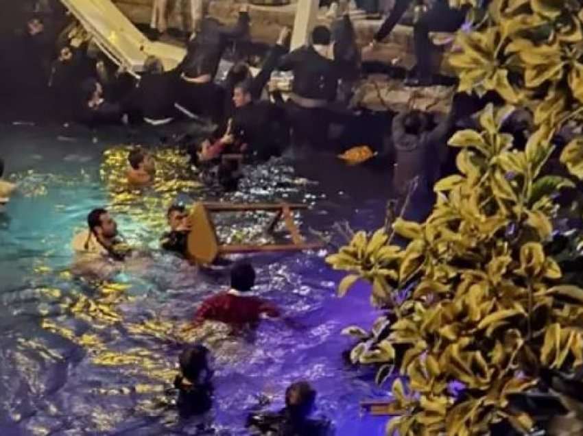 Shembet një pjesë e restorantit në Stamboll, klientët përfundojnë në ujë! Raportohet për 4 të plagosur