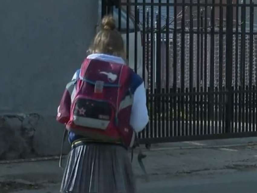 Çantat e rënda, shtojnë numrin e fëmijëve me probleme të kurrizit