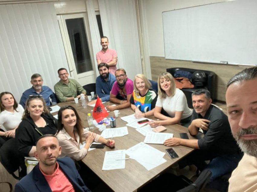 Jep dorëheqje asamblistja e LVV-së në Prishtinë