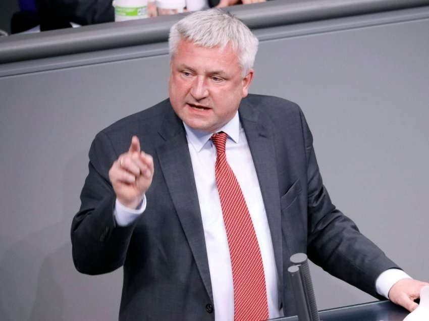 Deputeti gjerman tregohet i ashpër: Çfarë po bën Borelli? BE-ja t’i bëjë më shumë presion Beogradit