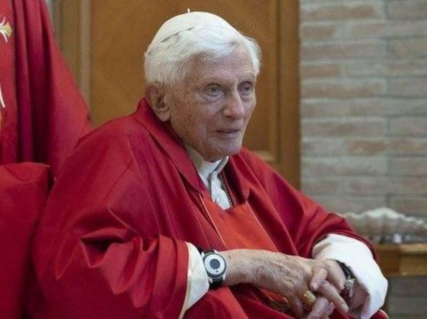 U raportua se ishte në gjendje të rëndë, Vatikani del me njoftimin e rëndësishëm për Papa Benediktin