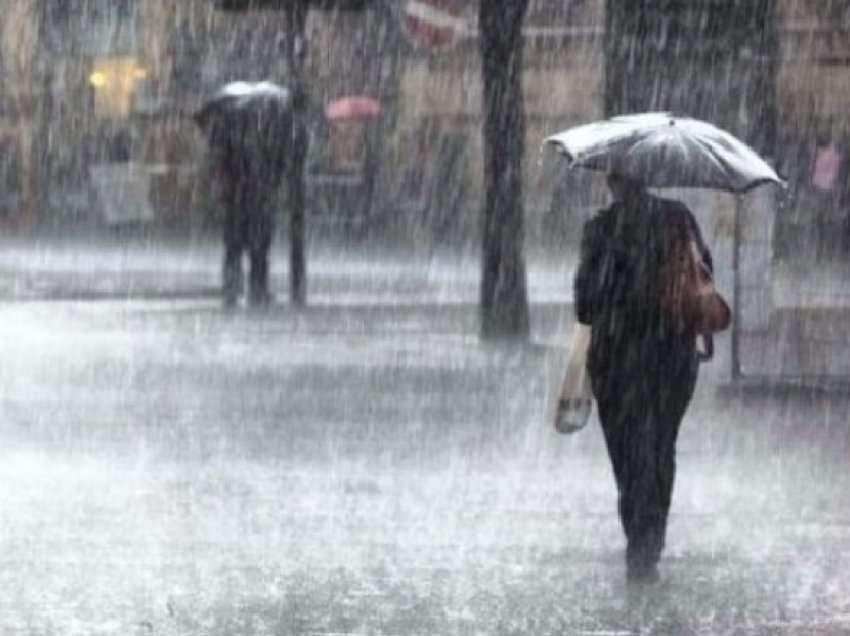 Reshje shiu në Elbasan, të gjithë akset nacionale janë të hapura